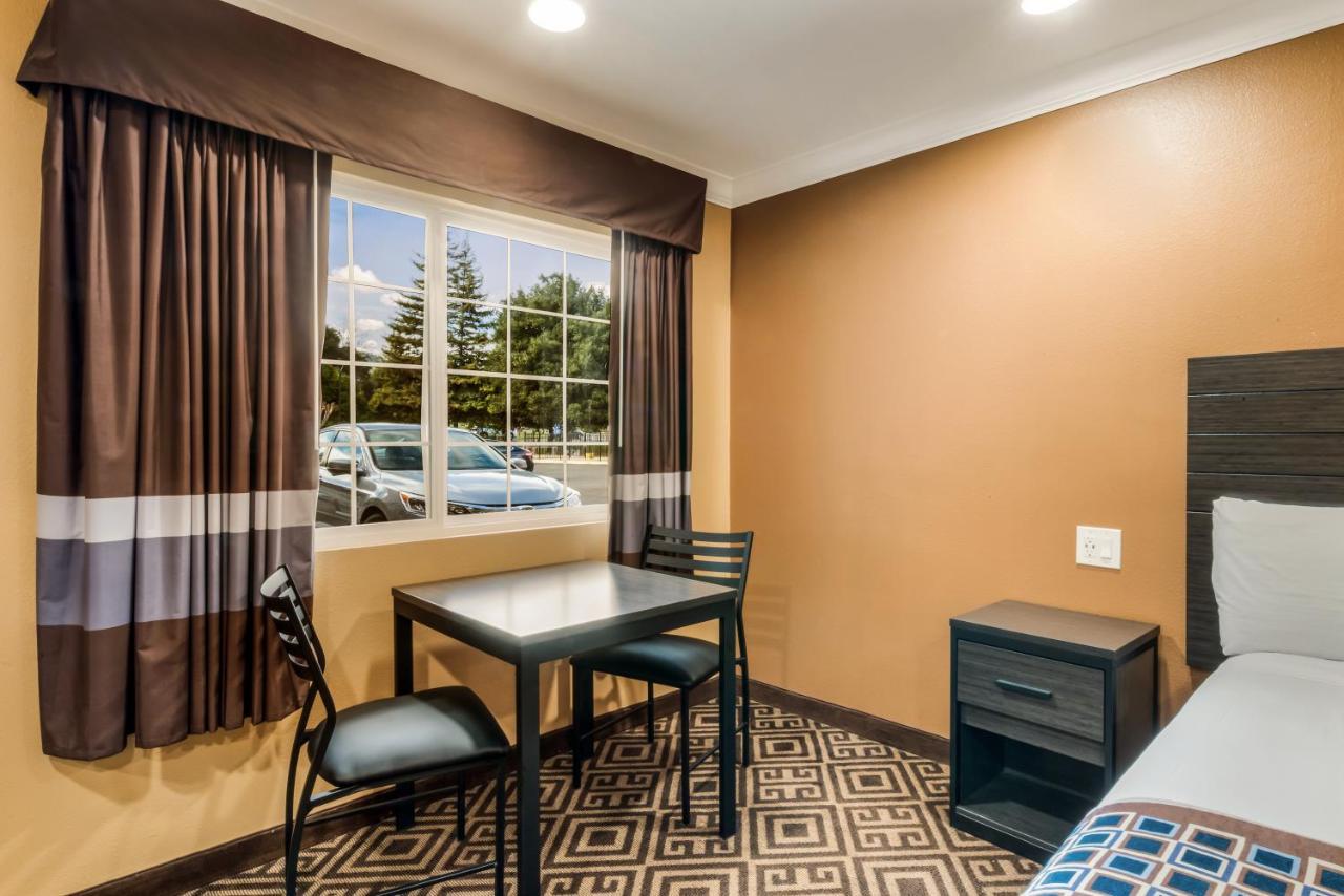 Americas Best Value Inn - Юкая Екстериор снимка