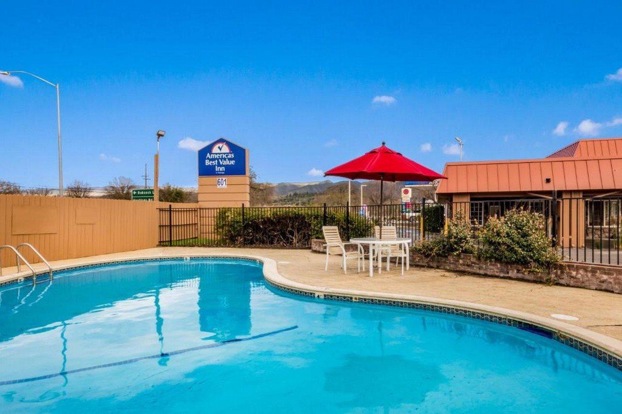 Americas Best Value Inn - Юкая Екстериор снимка