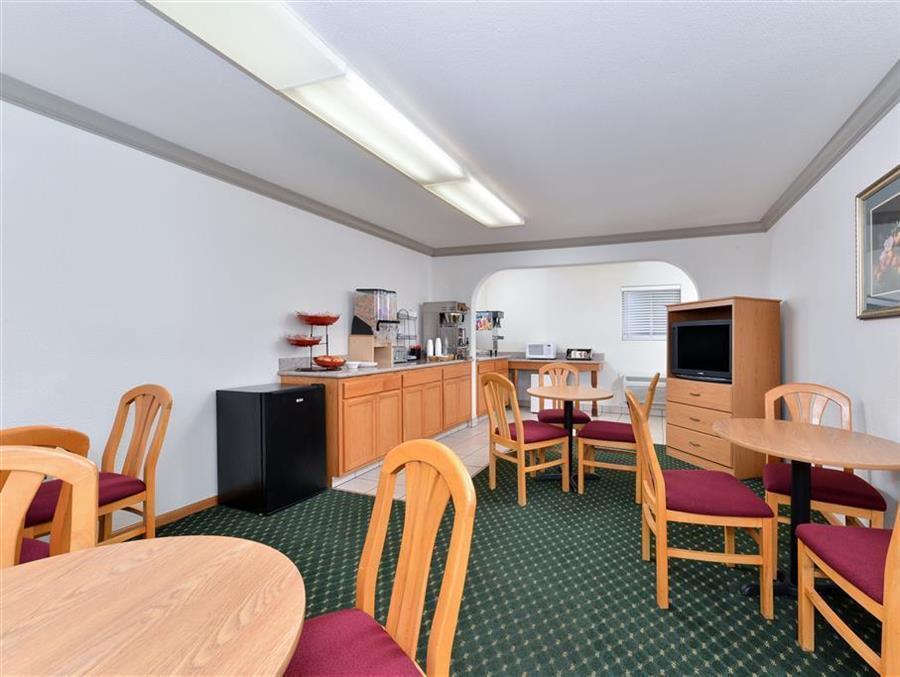 Americas Best Value Inn - Юкая Екстериор снимка